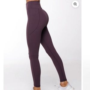 Echt purple leggings fits like a L (aus size XL)